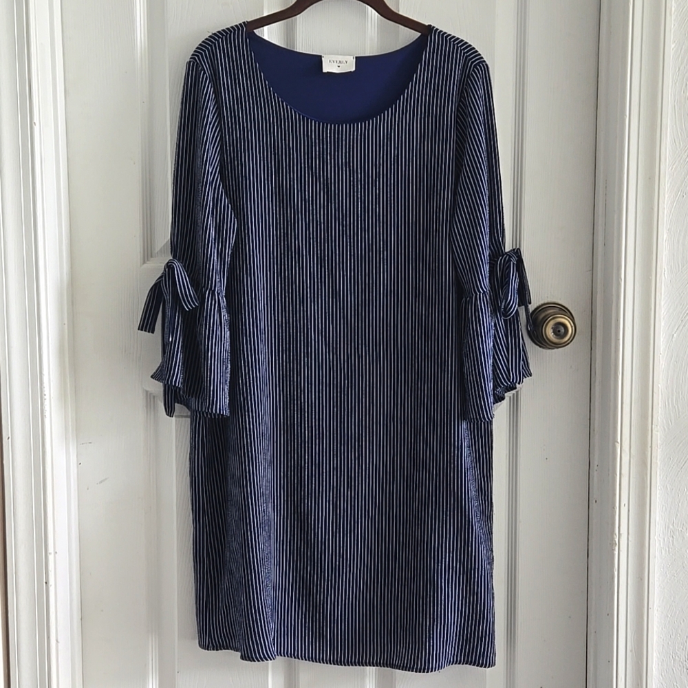 Everly striped dreas